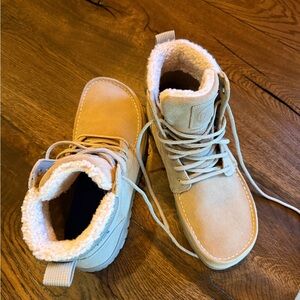 Men's Tan Boots with Fur Lining